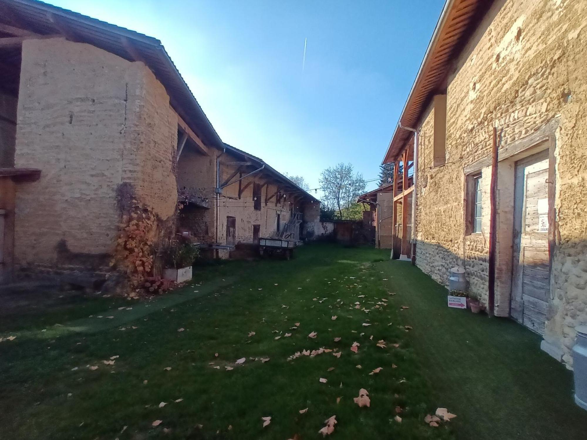 Апарт отель La Ferme De Berlioz La Cote-Saint-Andre Экстерьер фото